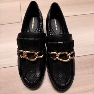 loafer with gold chain detail